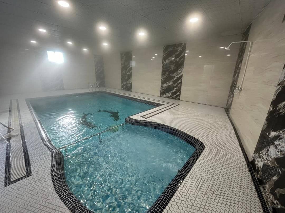 اجاره باغ ویلا با استخر آبگرم در باغبهادران-دوخوابه 90 متری