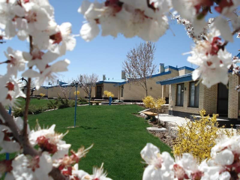 اجاره ویلا سوئیت در دهکده زاینده رود چادگان