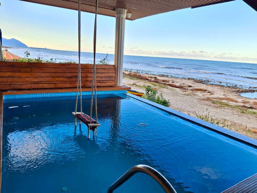 اجاره ویلا ساحلی با استخر روباز در فرهنگ رامسر