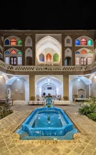 اجاره بومگردی گردشگری در کمال الملک کاشان - اتاق گل کاشی