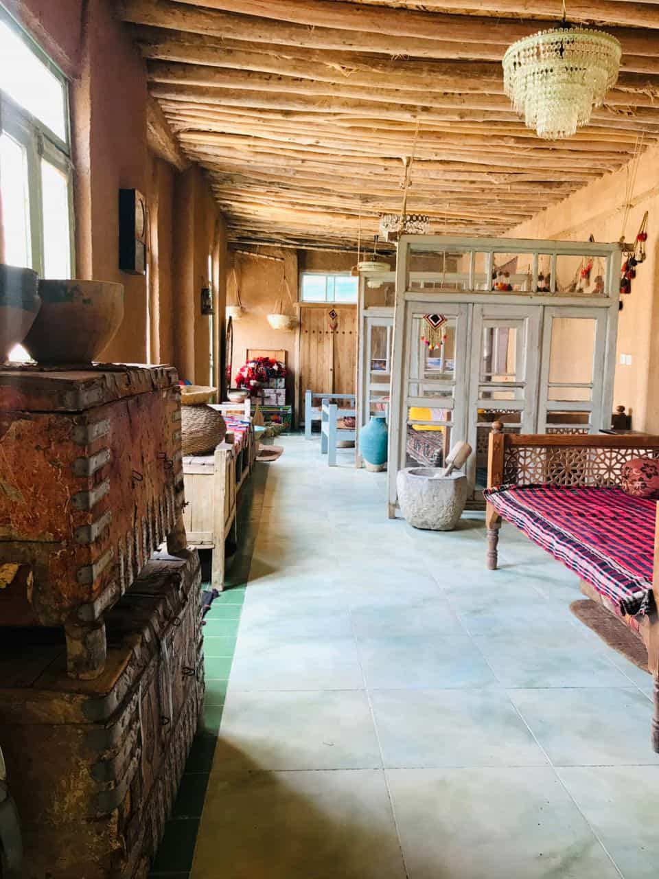 اجاره بوم گردی سنتی در آباده فارس-کف خواب بدون مستر