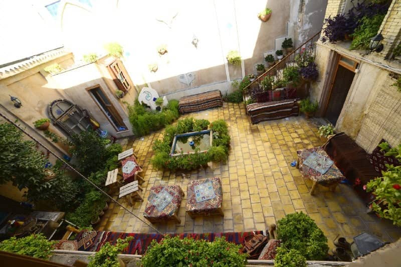 اجاره اقامتگاه بومگردی سنتی در زند شیراز