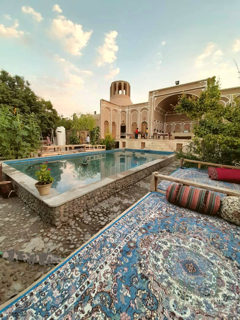 اجاره اقامتگاه سنتی در مهریز یزد | اتاق 3تخته همکف