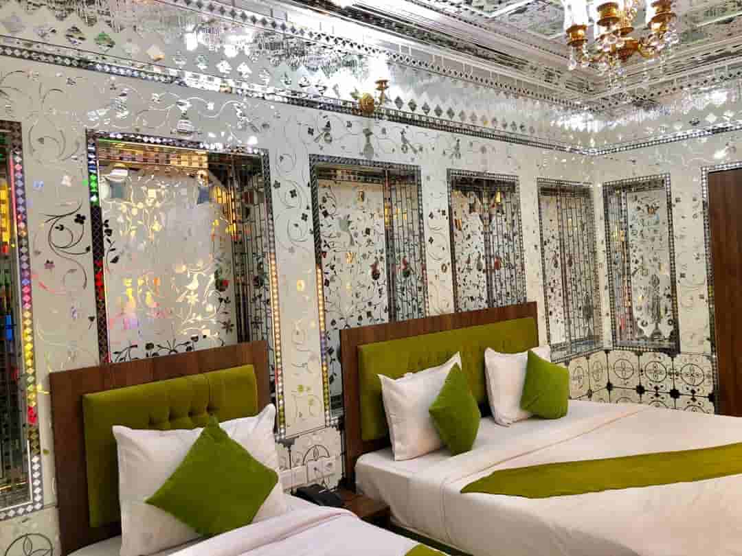 عکس اجاره اتاق سنتی در 9 دی شیراز - اتاق سه تخته آینه