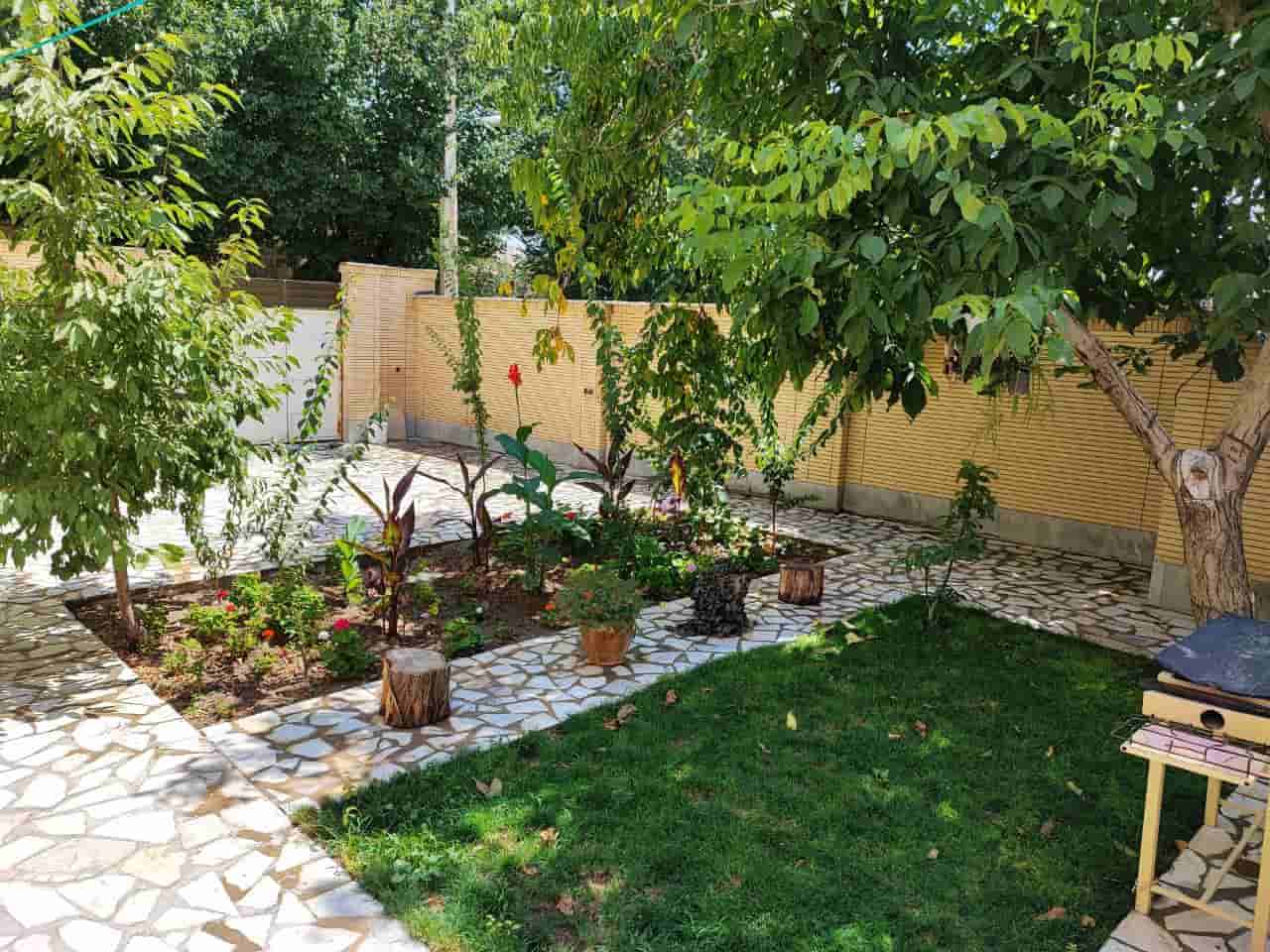 عکس منزل ویلایی حیاط دار خارج از دهکده چادگان