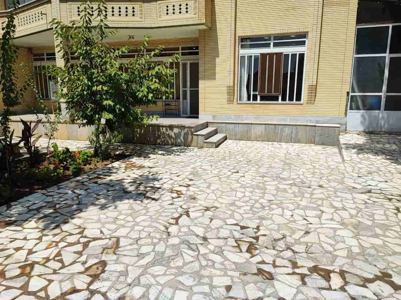 عکس منزل ویلایی حیاط دار خارج از دهکده چادگان