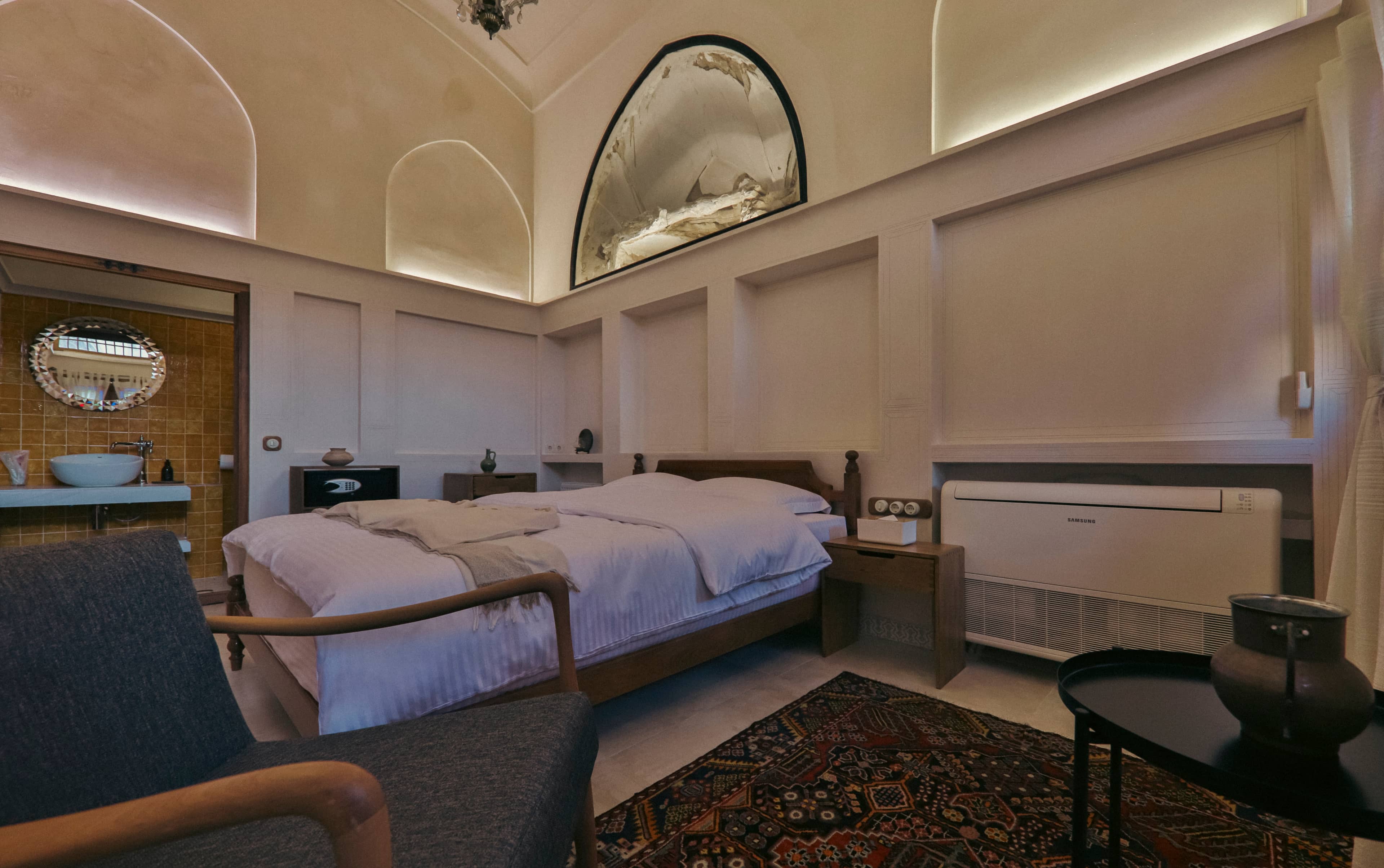 اجاره بوتیک هتل سنتی در فاضل نراقی کاشان - توکا