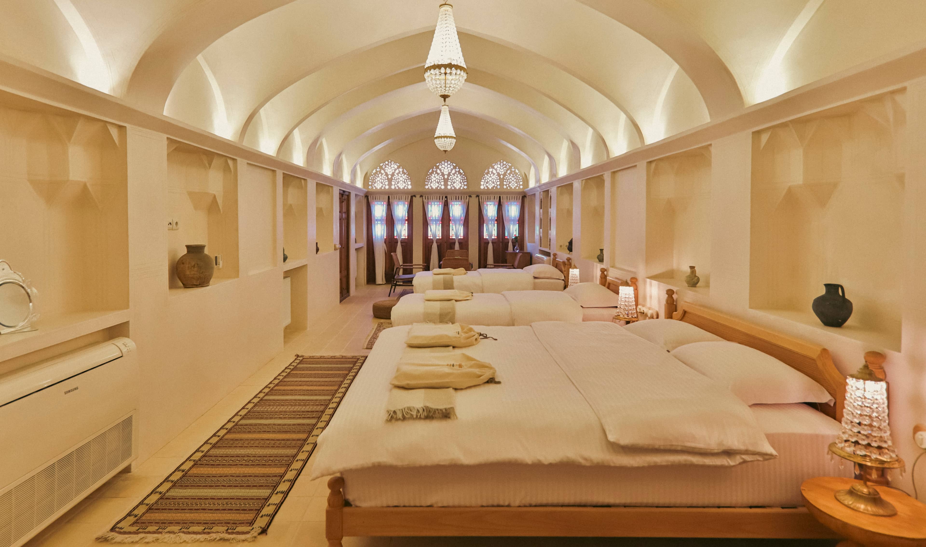 اجاره بوتیک هتل سنتی در فاضل نراقی کاشان - چکاوک