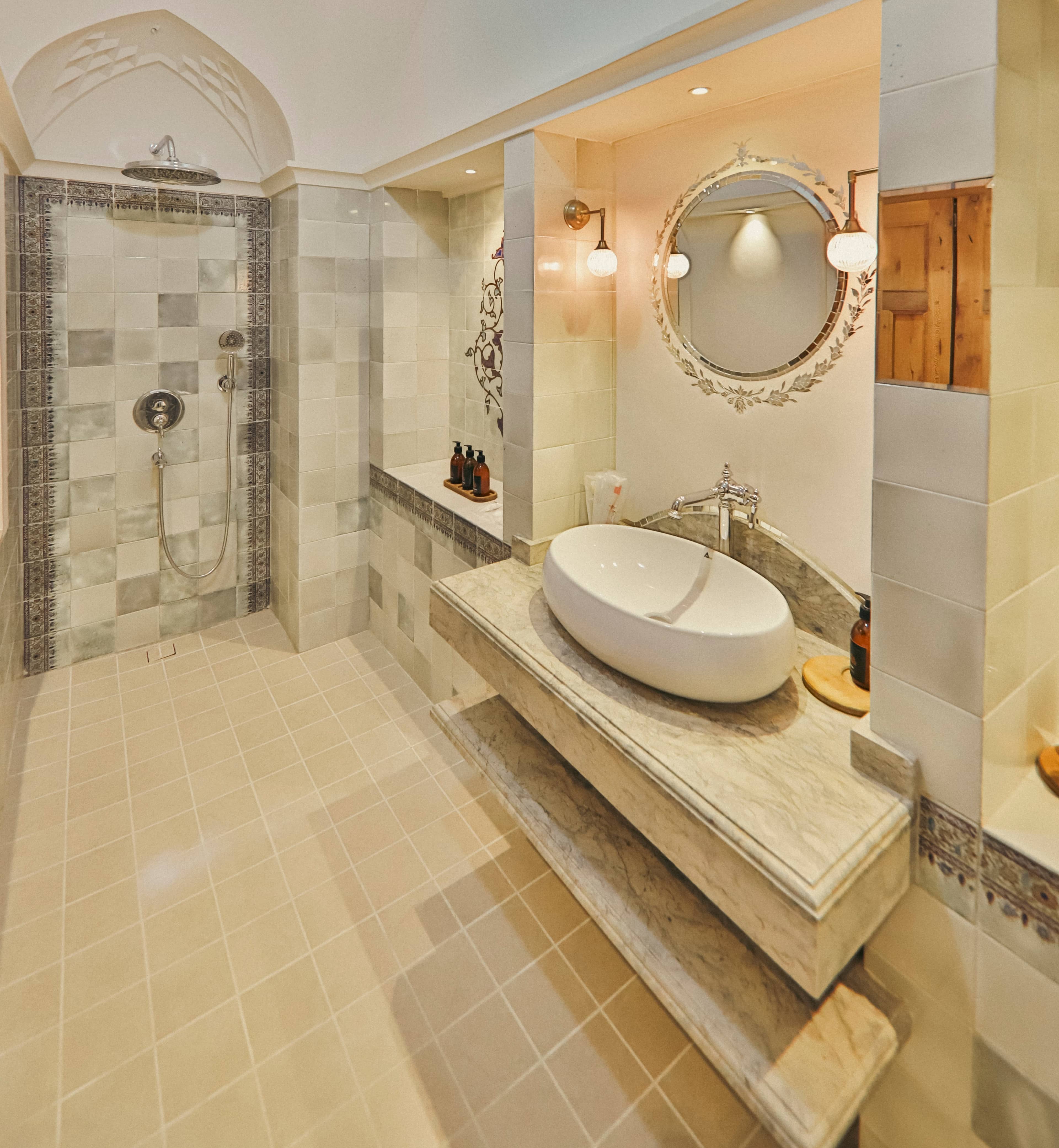 اجاره بوتیک هتل سنتی در فاضل نراقی کاشان - چکاوک