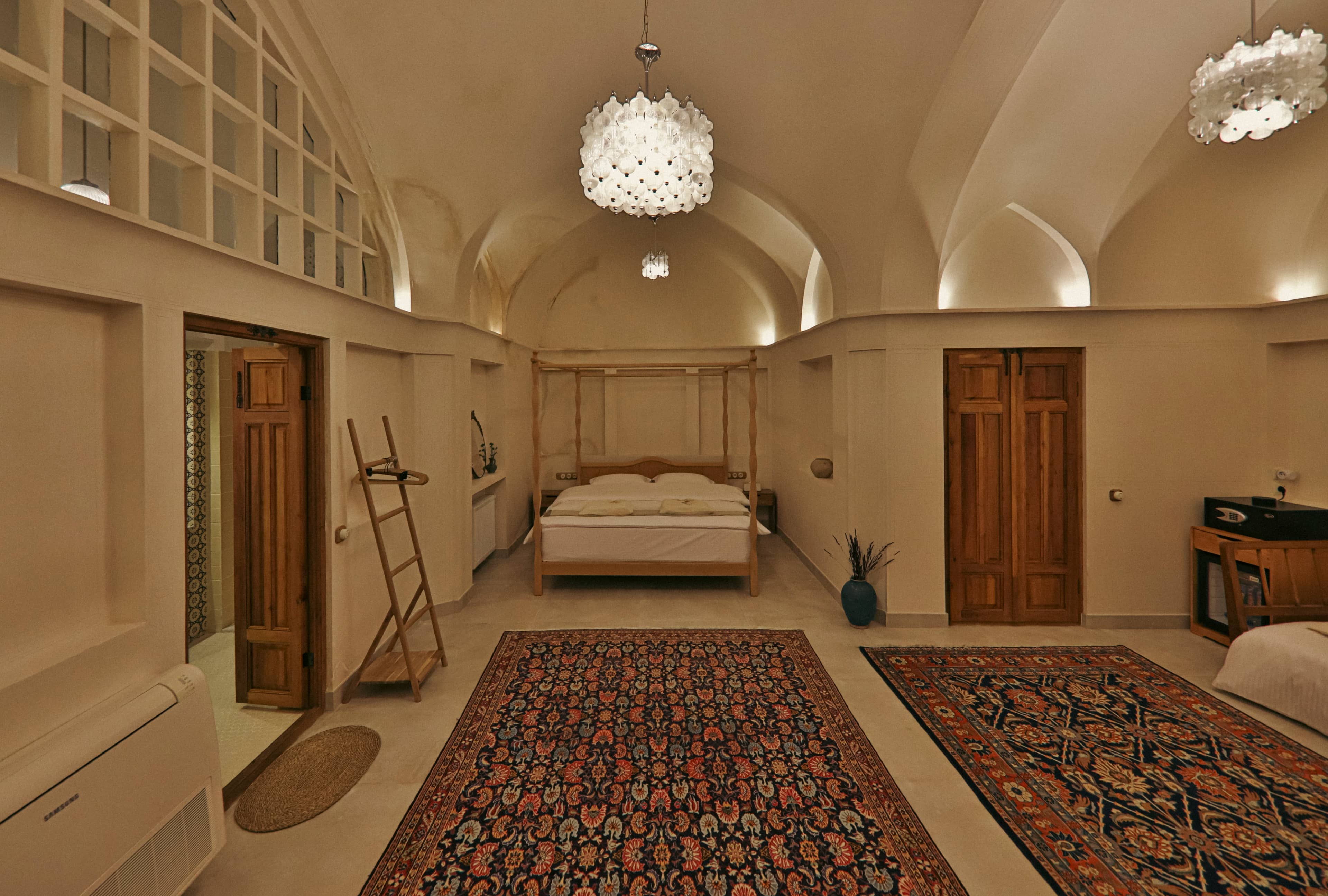 اجاره بوتیک هتل سنتی در فاضل نراقی کاشان - هزار