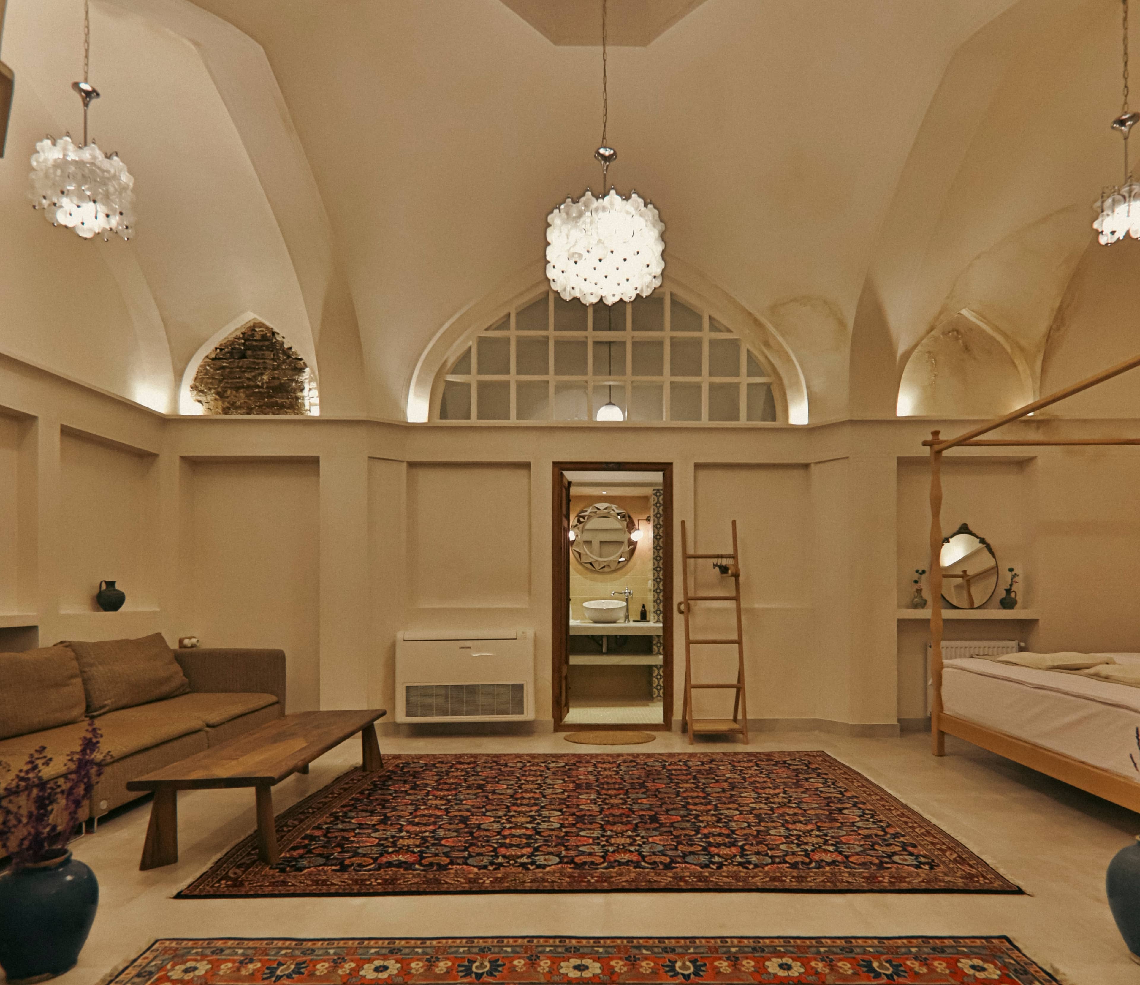 اجاره بوتیک هتل سنتی در فاضل نراقی کاشان - هزار