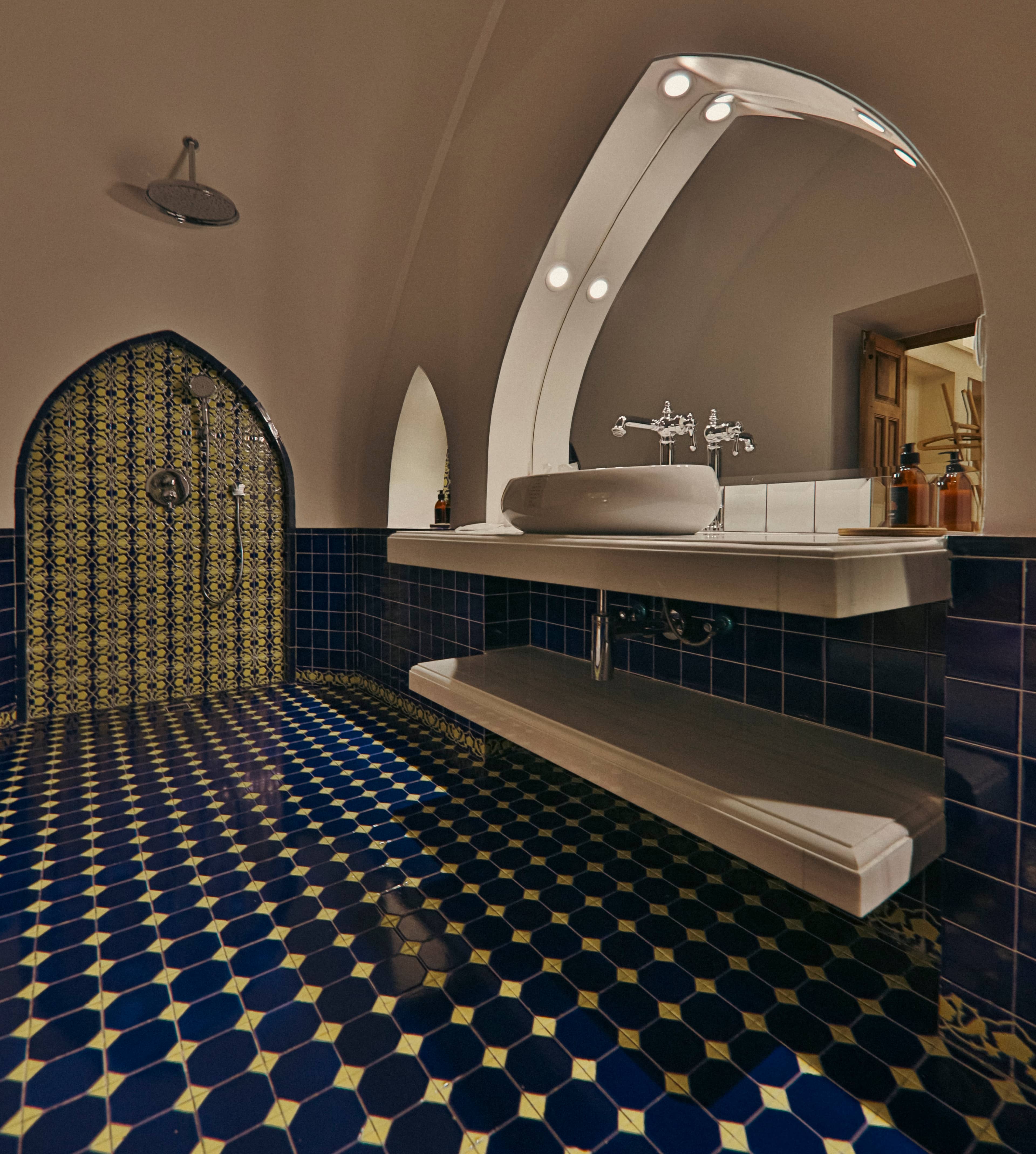 اجاره بوتیک هتل سنتی در فاضل نراقی کاشان - مینا