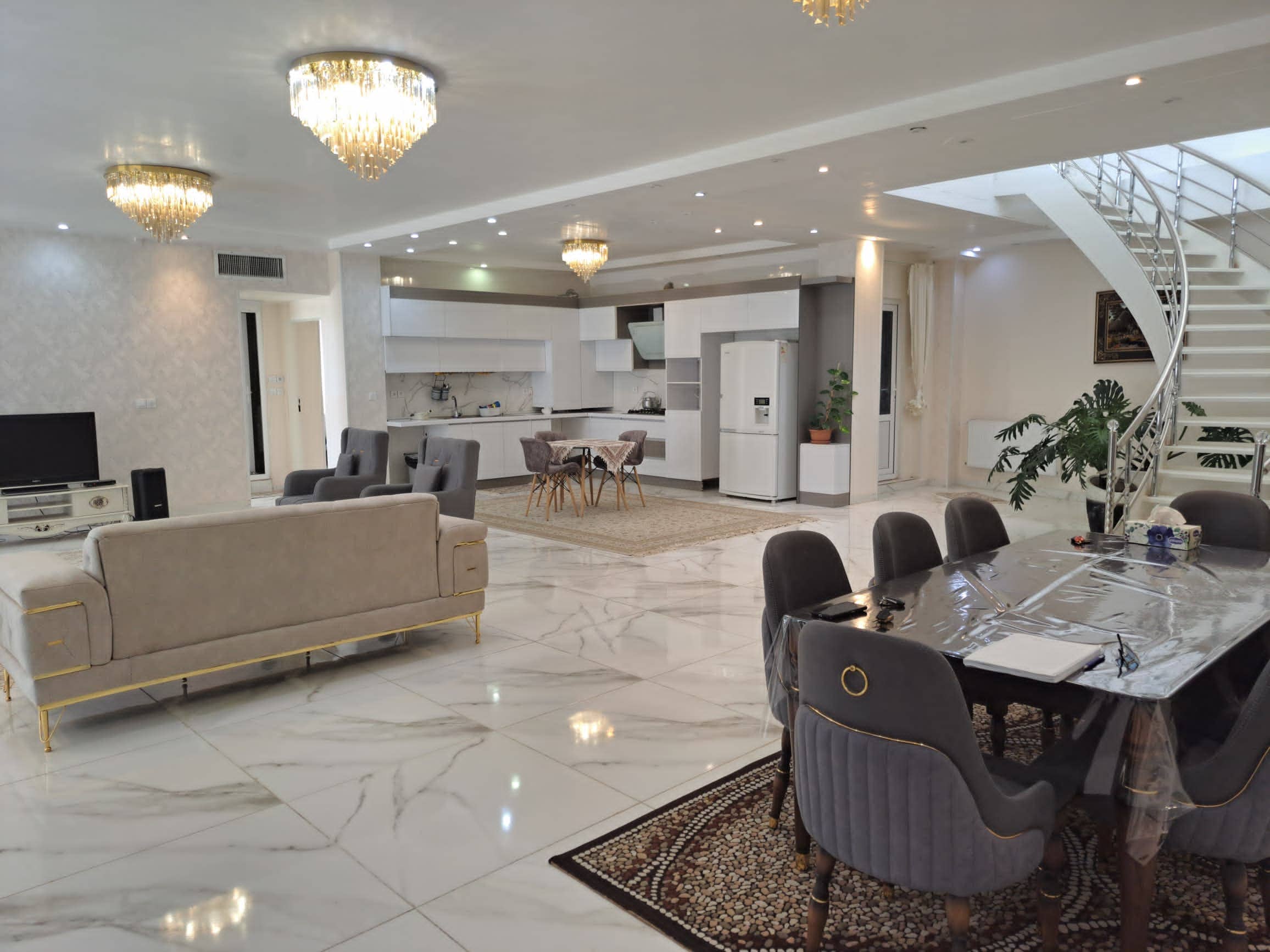 اجاره ویلا دوبلکس با استخر آبگرم در صدرا شیراز - ونیز