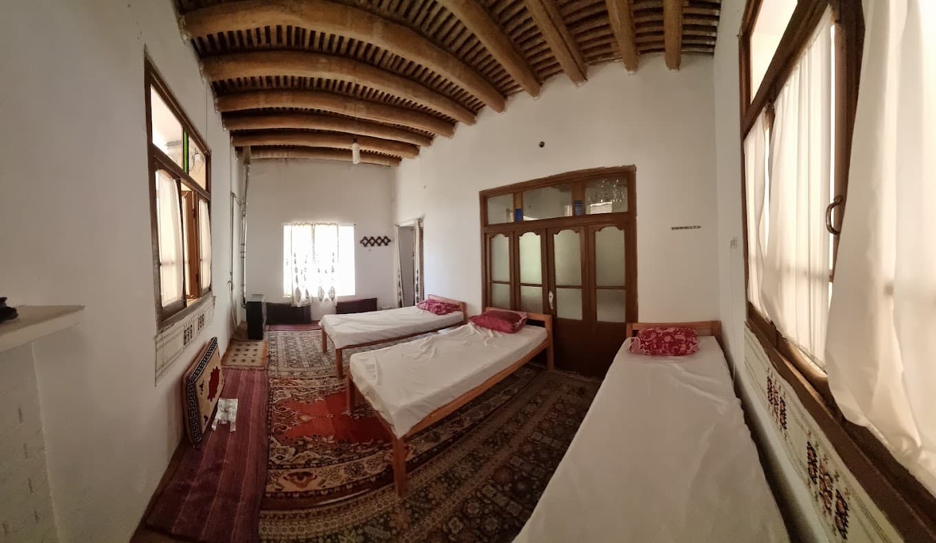 اجاره اقامتگاه بومگردی در بویین میان دشت اصفهان - هومار