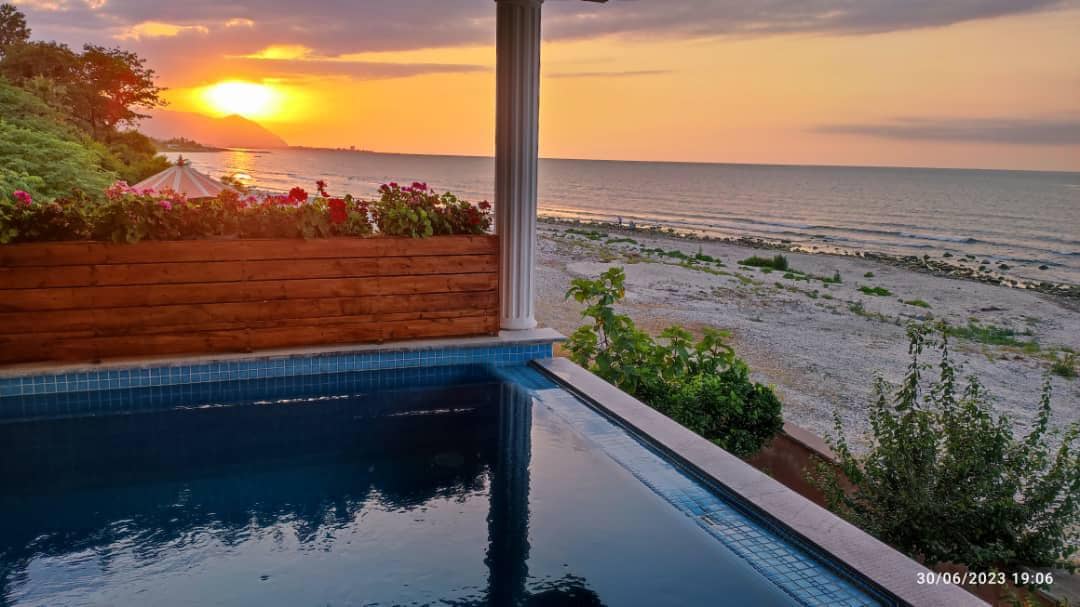 اجاره ویلا ساحلی با استخر روباز در فرهنگ رامسر