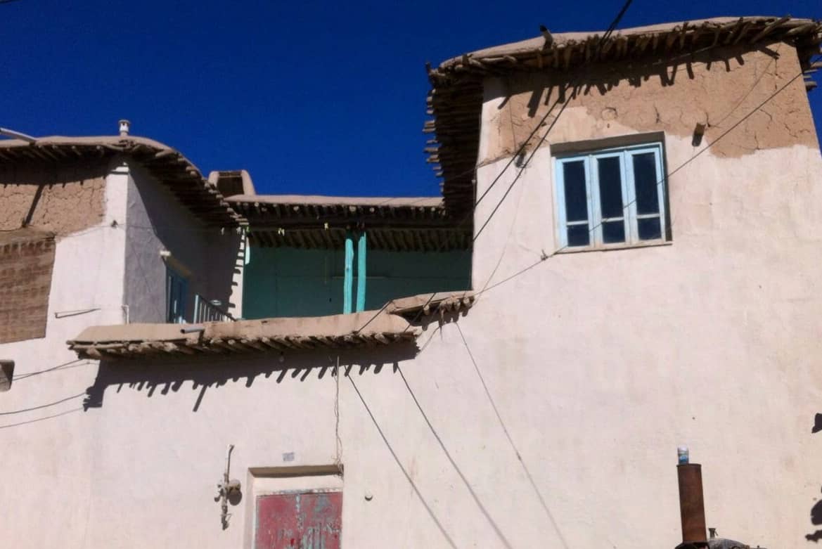 اجاره اقامتگاه بومگردی بخش دینور صحنه-اتاق 15 متری