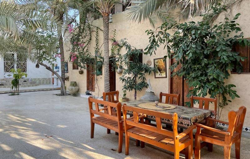 اجاره اقامتگاه سنتی 4 نفره تخت دار مستر در طبل قشم - مرداسنگ حیاط