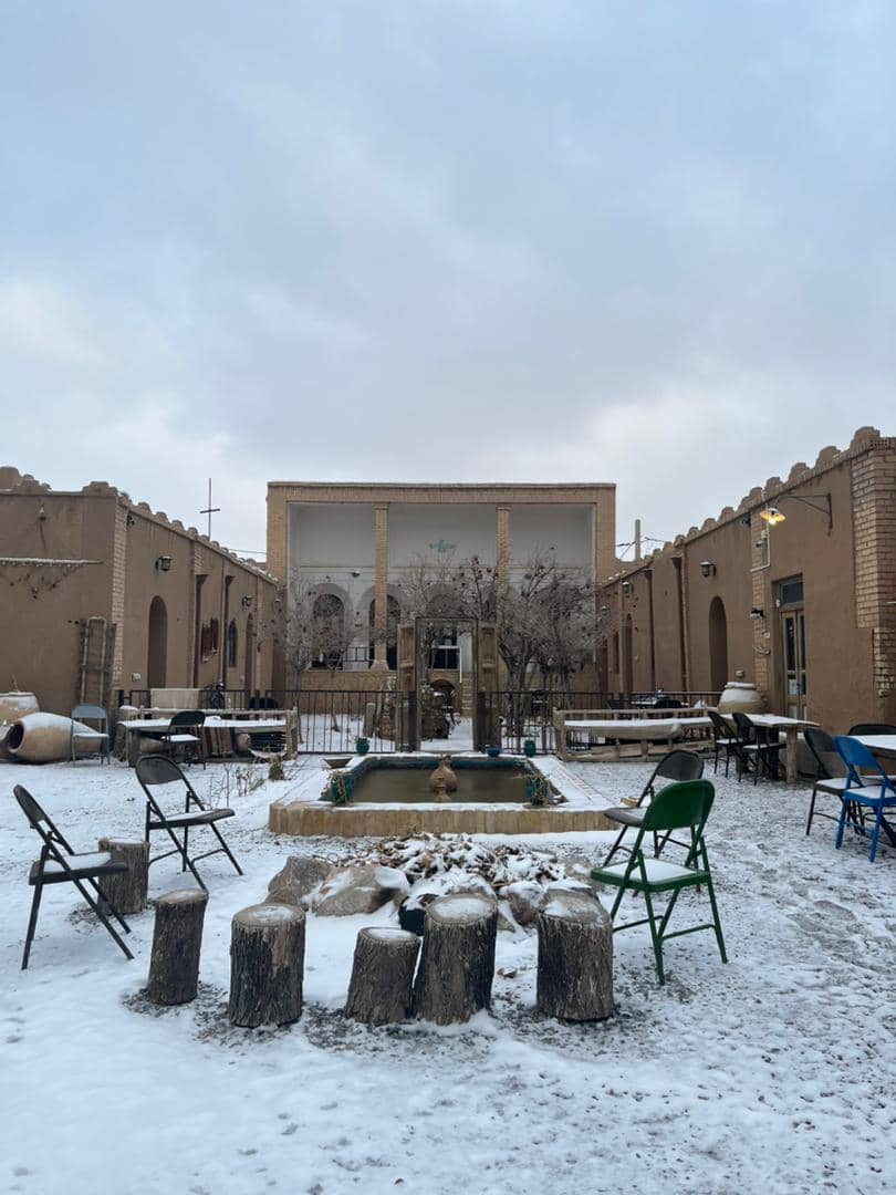 اجاره بوم گردی سنتی در آباده فارس-کف خواب بدون مستر