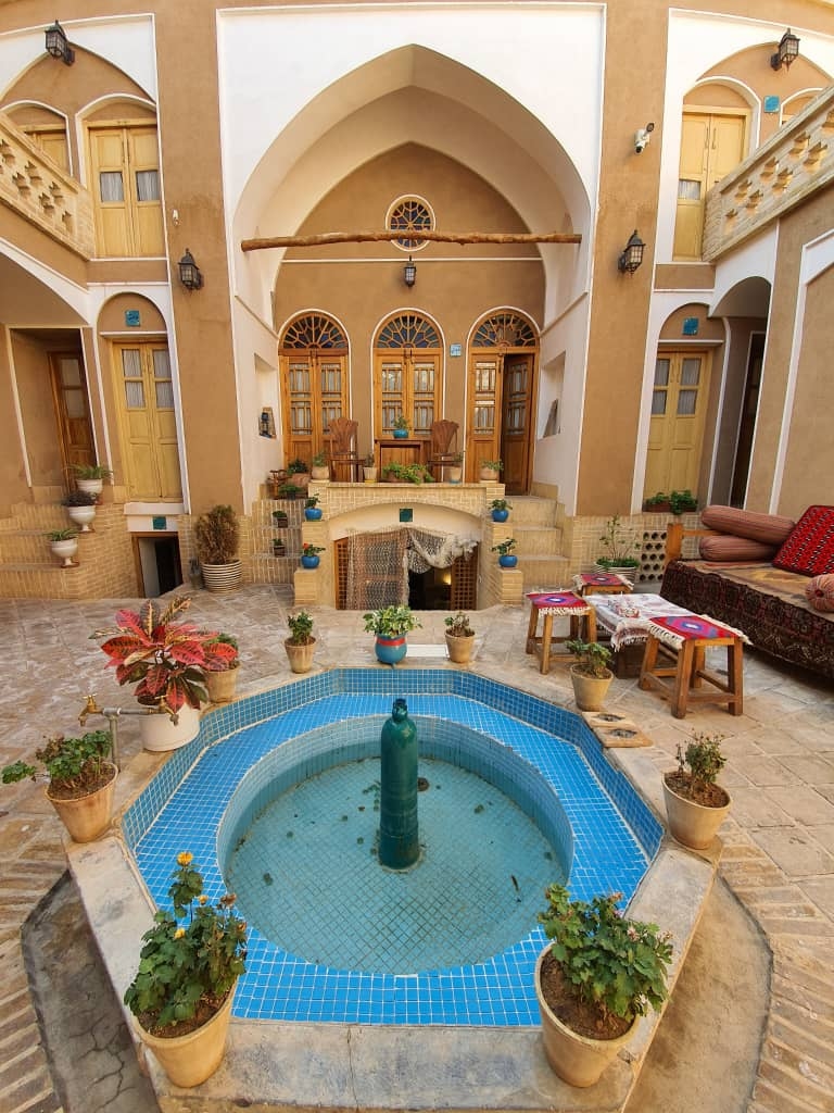 اجاره اقامتگاه سنتی در کاشان - گوشواره بالا