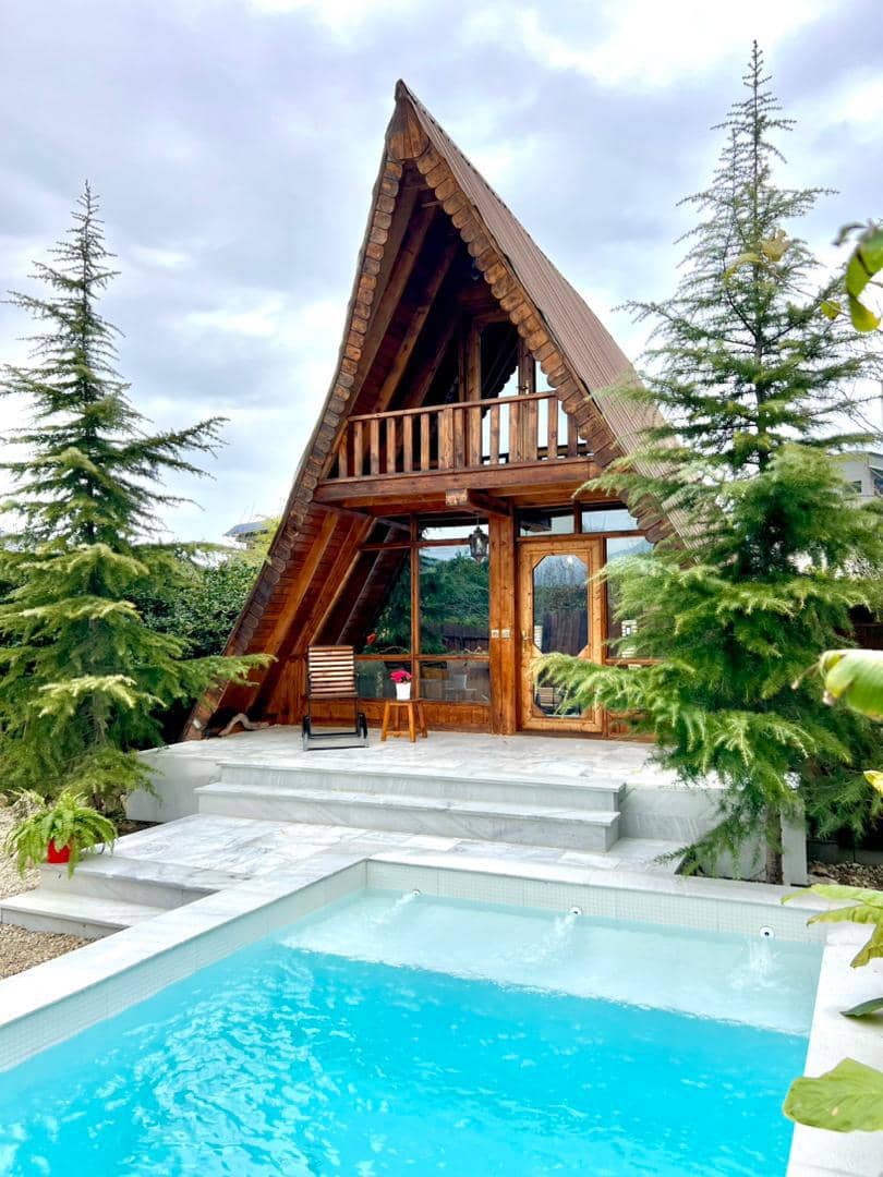 اجاره کلبه سوئیسی استخردار در نیاسته رامسر - اناناس