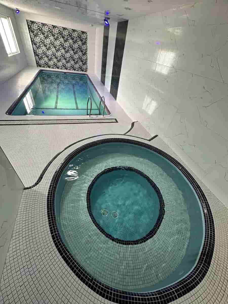 عکس ویلا جکوزی دار با استخر سرپوشیده آبگرم در محمودآباد