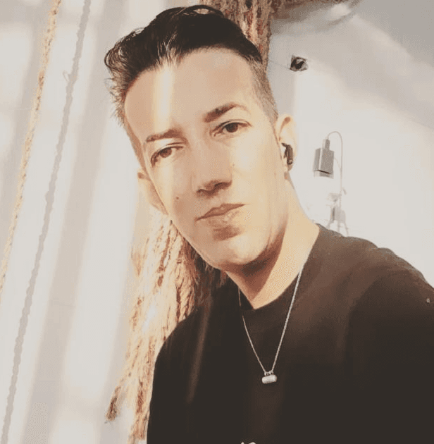 hostIntroImage-مهدی ایزدی